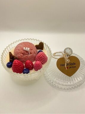 🕯️🍓Strawberry Açaí Dessert Candle - 100% Soy Wax